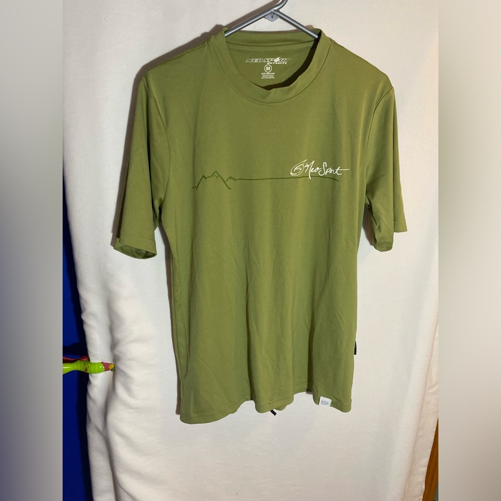 NeoSport Men’s Green Short Sleeve Tee, UPF 50, Size Medium